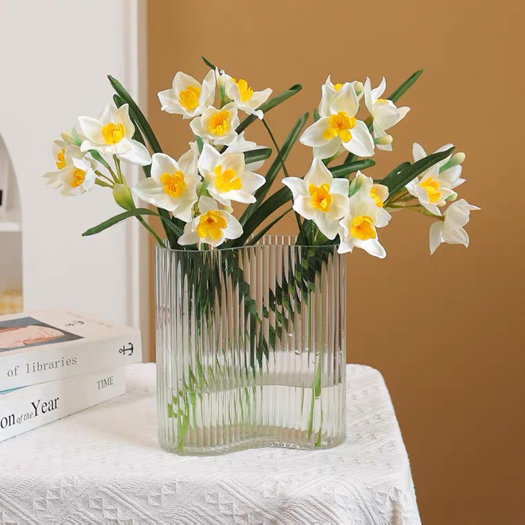 Premium 18" Artificial Silk Daffodil Stem (3 Blooms & 2 Buds)