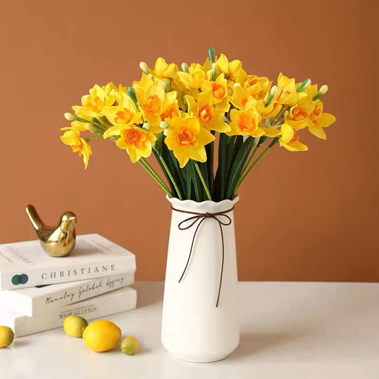 Premium 18" Artificial Silk Daffodil Stem (3 Blooms & 2 Buds)