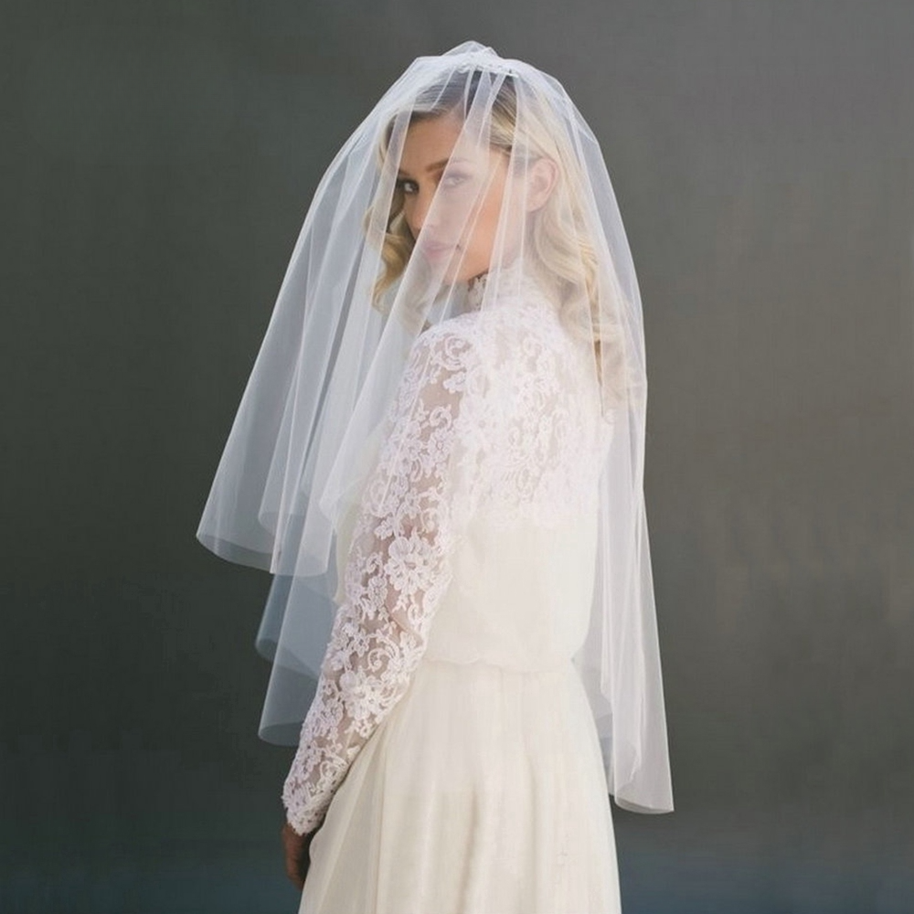 Elegant 2-Tier Soft Tulle Bridal Wedding Veil with Comb