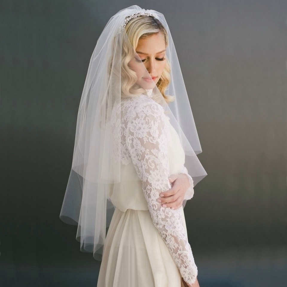 Elegant 2-Tier Soft Tulle Bridal Wedding Veil with Comb