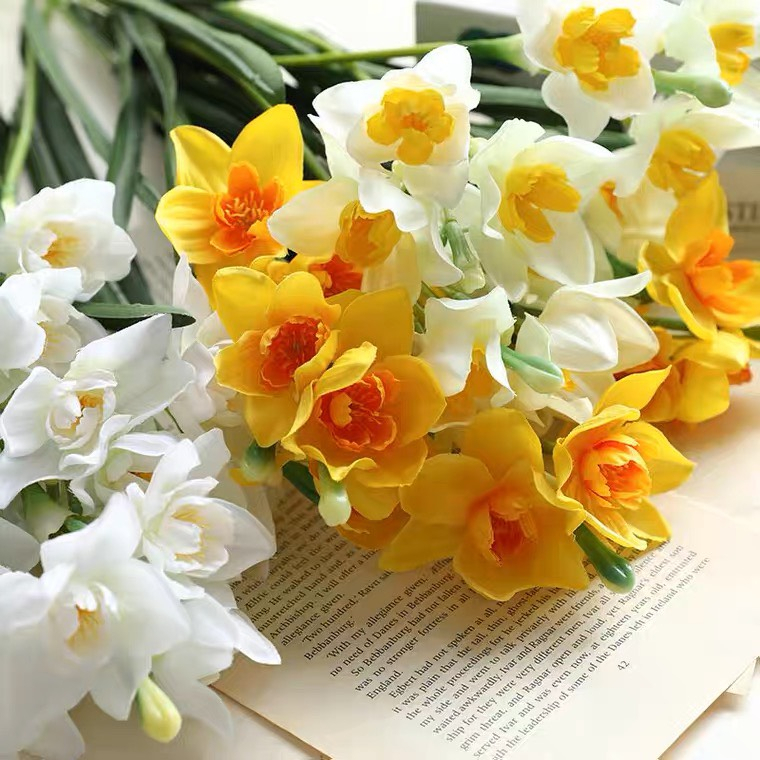 Premium 18" Artificial Silk Daffodil Stem (3 Blooms & 2 Buds)