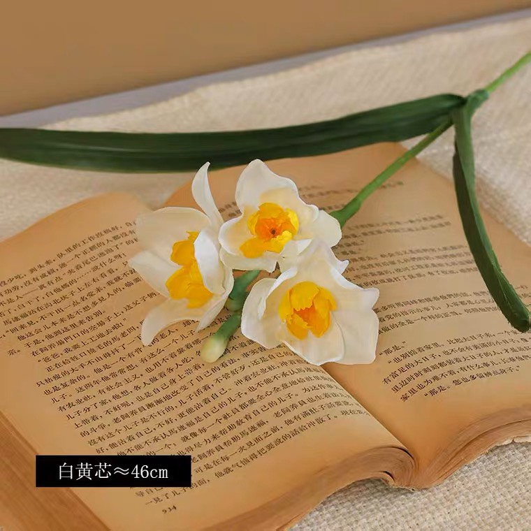 Premium 18" Artificial Silk Daffodil Stem (3 Blooms & 2 Buds)