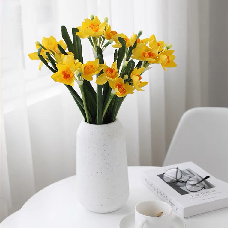 Premium 18" Artificial Silk Daffodil Stem (3 Blooms & 2 Buds)